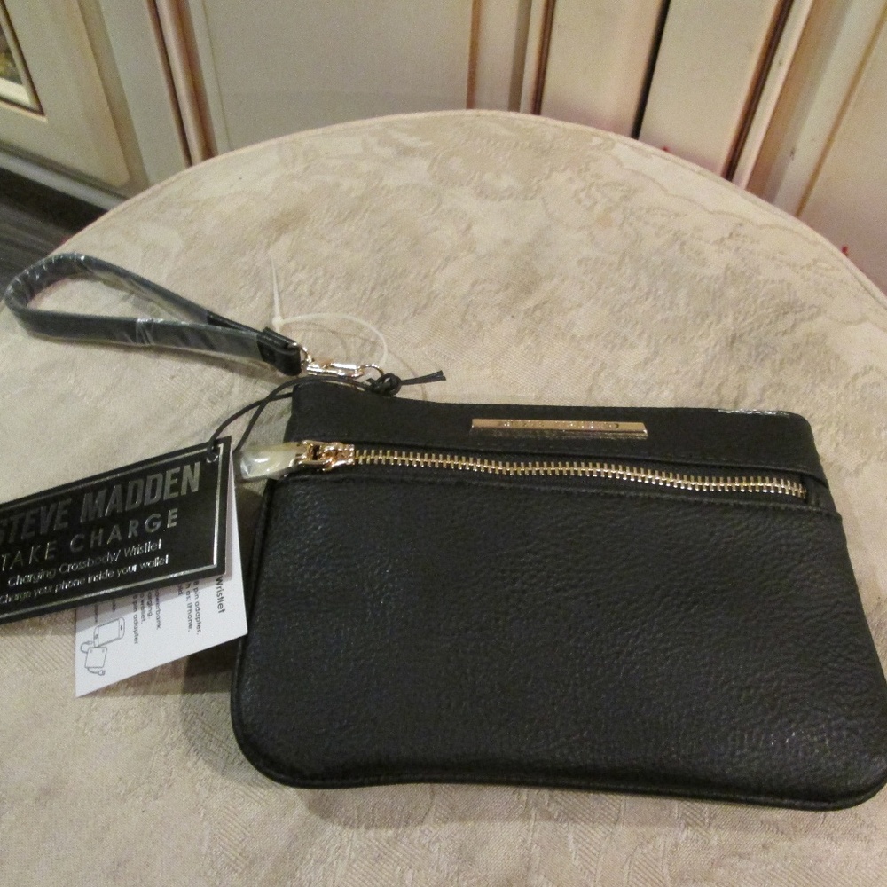 new Steve Madden BLACK "Take Charge" charging wristlet